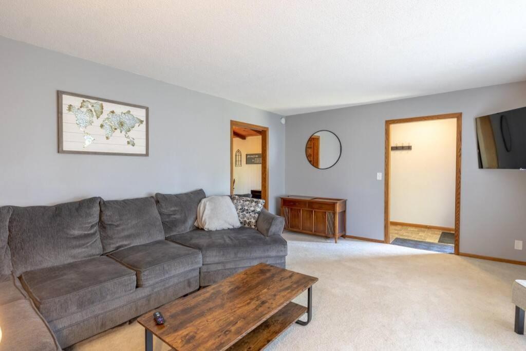 Family Home W/ 2 King, 2 Queen Beds + Game Room Bemidji Buitenkant foto